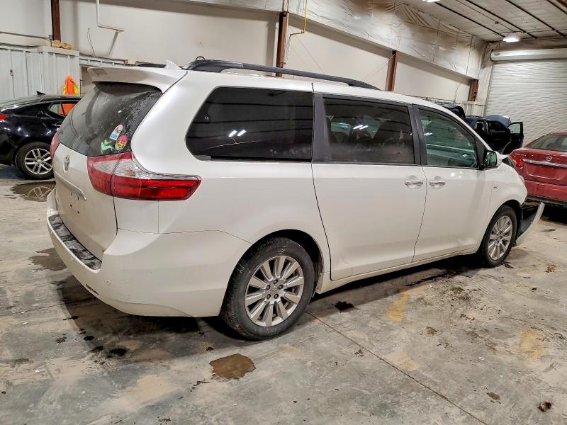 Photo 3 from auction – 2017 TOYOTA SIENNA XLE with VIN 5TDDZ3DC7HS165498