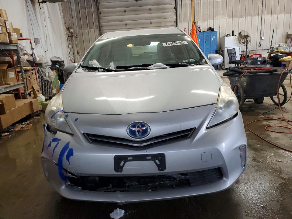 Photo 5 from auction – 2012 TOYOTA PRIUS V with VIN JTDZN3EU0C3144950