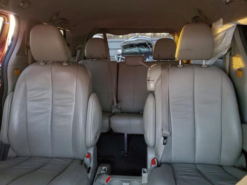 Photo 10 from auction – 2011 TOYOTA SIENNA XLE with VIN 5TDYK3DCXBS076053