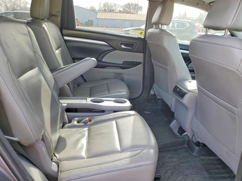 Foto 11 de la subasta – 2018 TOYOTA HIGHLANDER con VIN 5TDJZRFH2JS545627