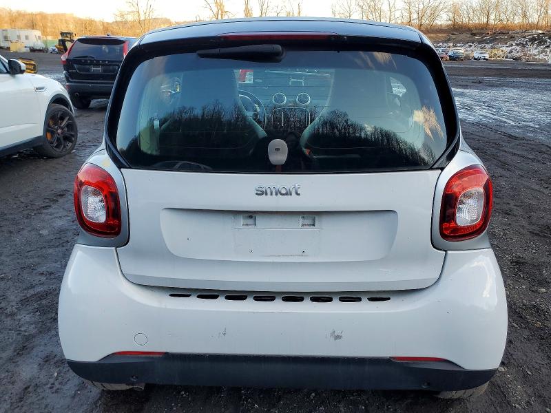Photo 6 from auction – 2016 SMART FORTWO with VIN WMEFJ5DA4GK083990