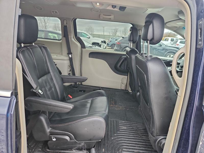Photo 11 from auction – 2014 CHRYSLER TOWN & COU with VIN 2C4RC1BGXER324410