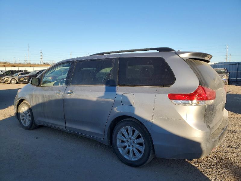 Photo 2 from auction – 2013 TOYOTA SIENNA XLE with VIN 5TDYK3DC4DS285534
