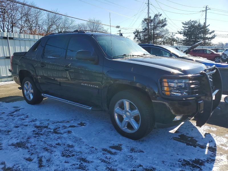 Photo 4 from auction – 2011 CHEVROLET AVALANCHE with VIN 3GNTKFE36BG187988