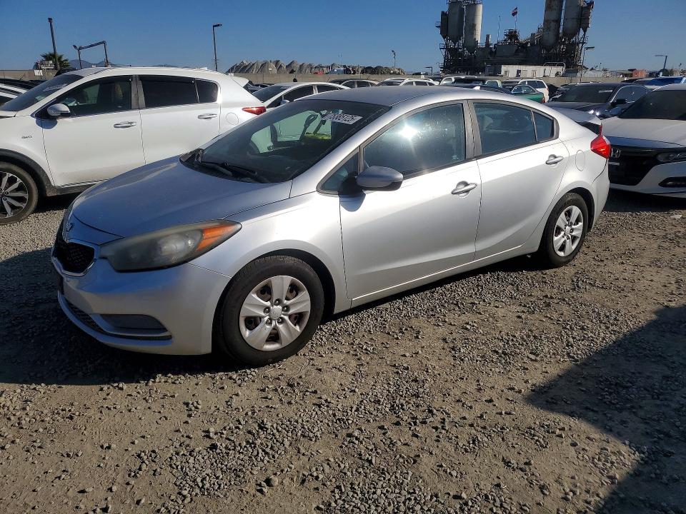 KIA FORTE LX 2015 with VIN KNAFK4A62F5317348 - Photo from auction