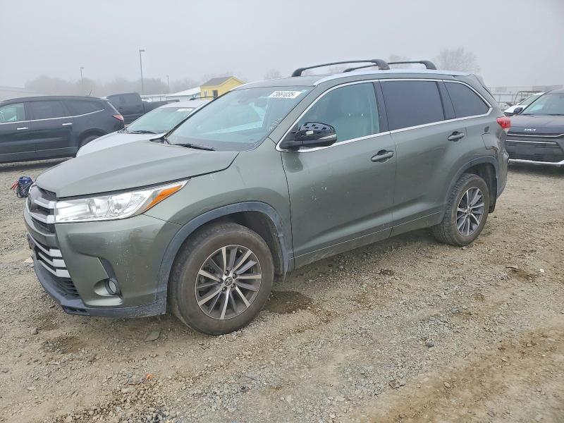 TOYOTA HIGHLANDER 2018 with VIN 5TDJZRFH2JS897381 - Photo from auction