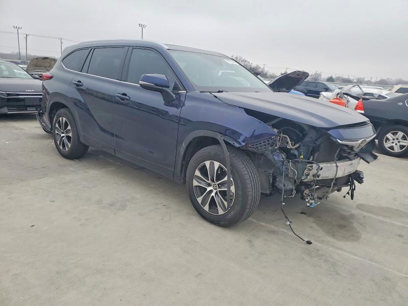 Photo 4 from auction – 2021 TOYOTA HIGHLANDER with VIN 5TDGZRAH0MS535104