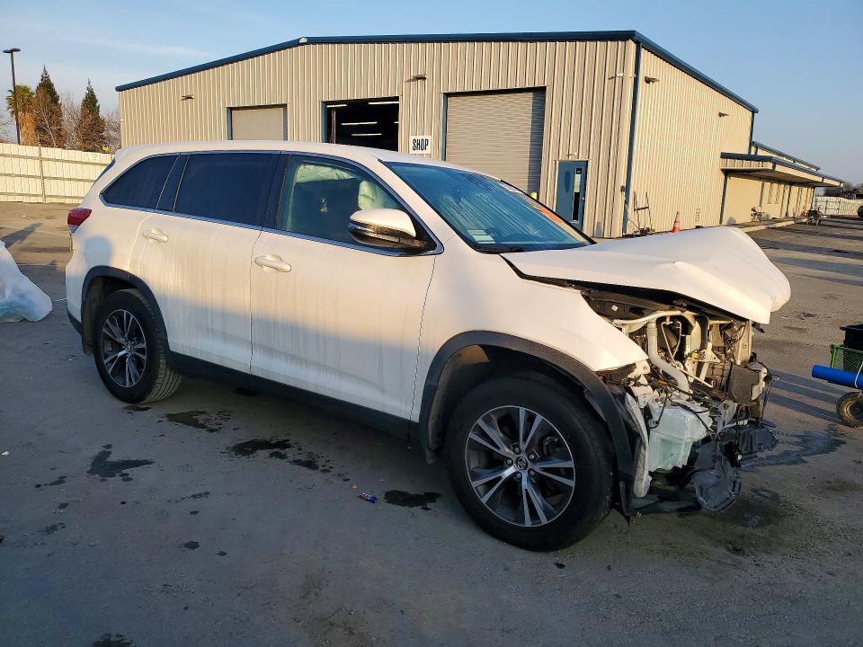 Photo 4 from auction – 2019 TOYOTA HIGHLANDER with VIN 5TDBZRFH1KS984422