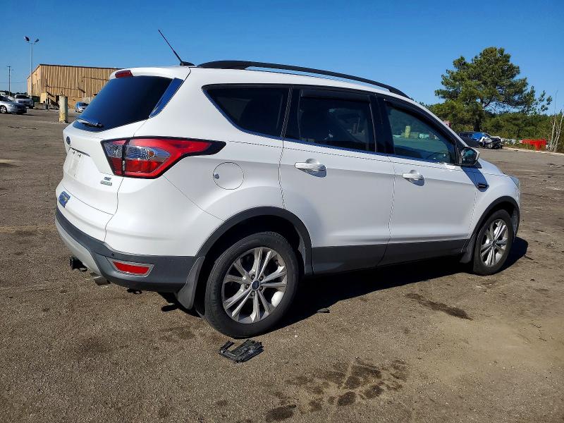 Photo 3 from auction – 2017 FORD ESCAPE with VIN 1FMCU0GD9HUC42683