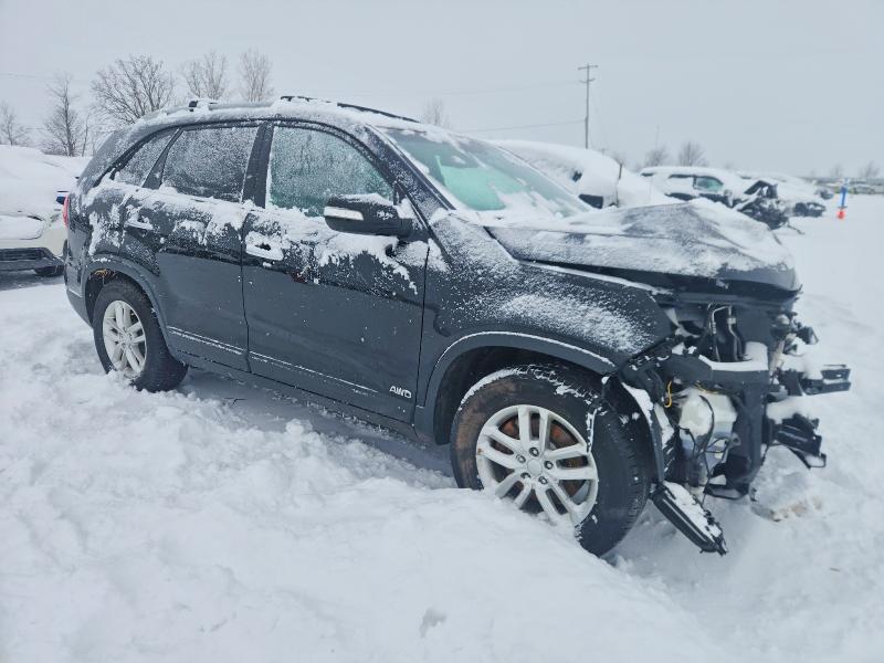 Photo 4 from auction – 2015 KIA SORENTO LX with VIN 5XYKTCA65FG585360