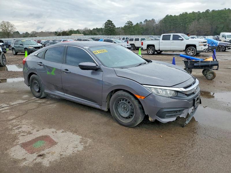 Photo 4 from auction – 2017 HONDA CIVIC LX with VIN 19XFC2F57HE008938