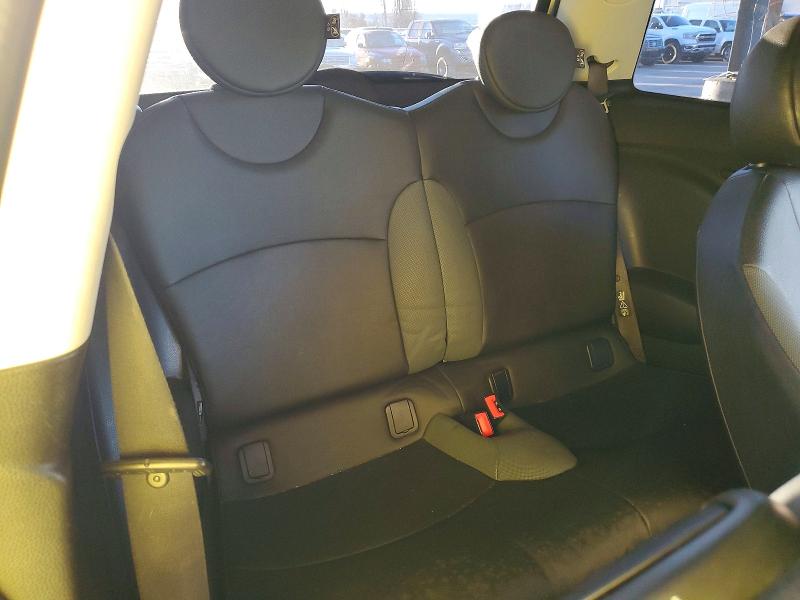 Photo 10 from auction – 2010 MINI COOPER with VIN WMWMF3C56ATZ21919