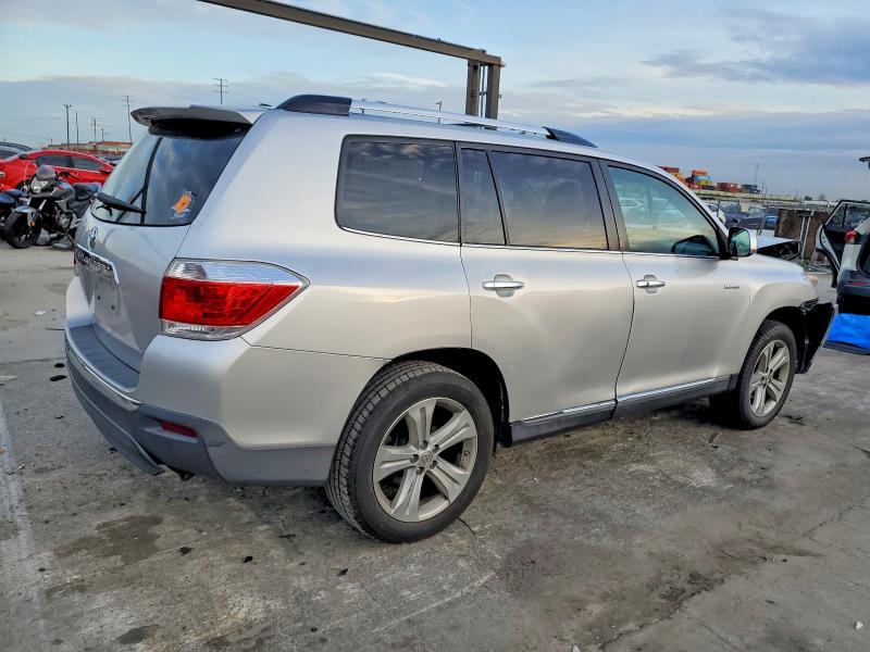Foto 3 de la subasta – 2013 TOYOTA HIGHLANDER con VIN 5TDYK3EH4DS090558