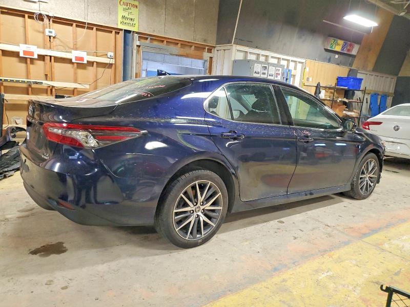 Photo 3 from auction – 2022 TOYOTA CAMRY XLE with VIN 4T1F31AK5NU577951