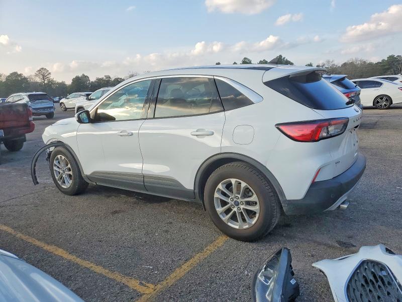 Photo 2 from auction – 2020 FORD ESCAPE with VIN 1FMCU0G66LUB83988