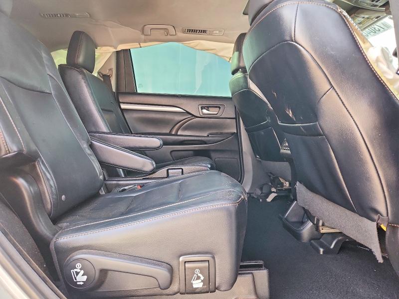 Photo 11 from auction – 2016 TOYOTA HIGHLANDER with VIN 5TDJKRFH1GS282043