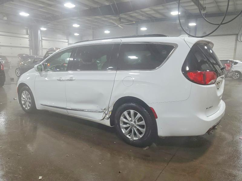 Photo 2 from auction – 2017 CHRYSLER PACIFICA with VIN 2C4RC1BG1HR832589