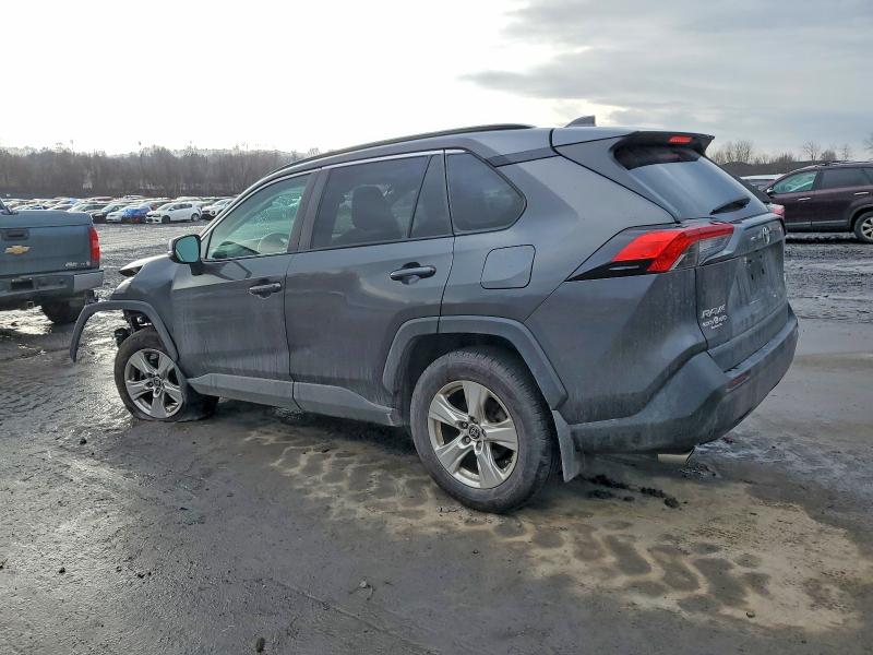 Photo 2 from auction – 2021 TOYOTA RAV4 XLE with VIN 2T3P1RFV2MC238972