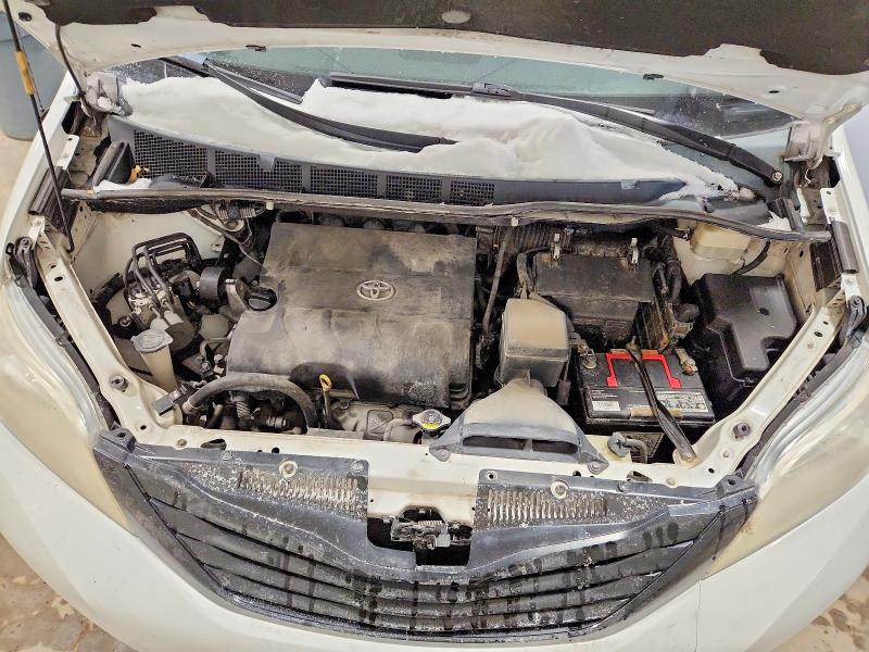 Photo 12 from auction – 2011 TOYOTA SIENNA with VIN 5TDZK3DC3BS153494
