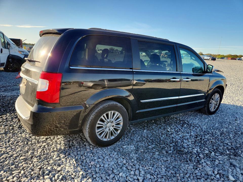 Photo 3 from auction – 2016 CHRYSLER TOWN & COUNTRY with VIN 2C4RC1CG5GR239976