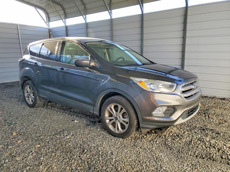 Photo 4 from auction – 2017 FORD ESCAPE SE with VIN 1FMCU0GD8HUD83440