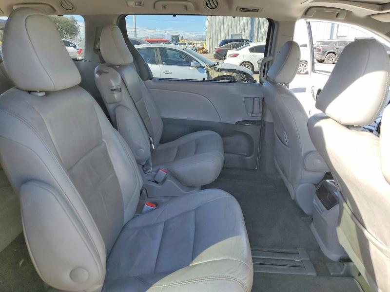 Photo 11 from auction – 2017 TOYOTA SIENNA XLE with VIN 5TDYZ3DC1HS839341