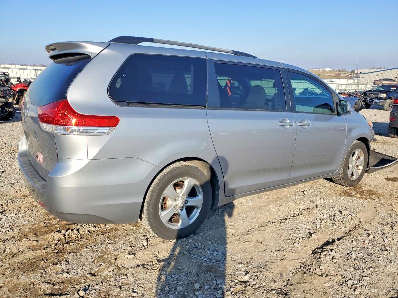 Photo 3 from auction – 2011 TOYOTA SIENNA LE with VIN 5TDKK3DC1BS158887