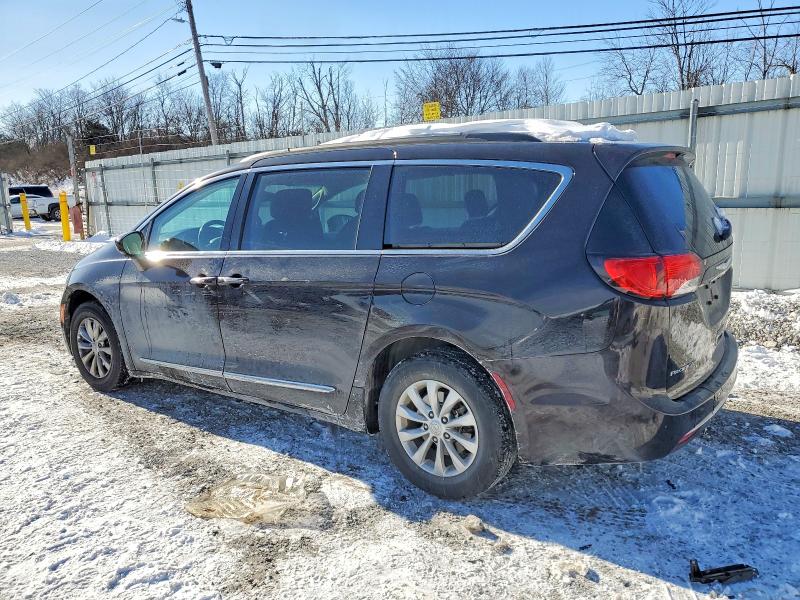 Photo 2 from auction – 2017 CHRYSLER PACIFICA with VIN 2C4RC1BG1HR542725
