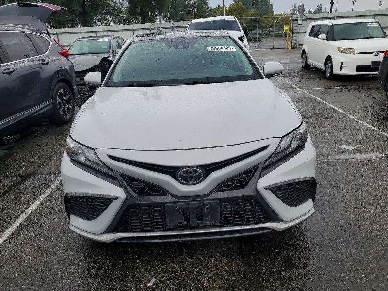 Photo 5 from auction – 2022 TOYOTA CAMRY with VIN 4T1KZ1AK2NU064489