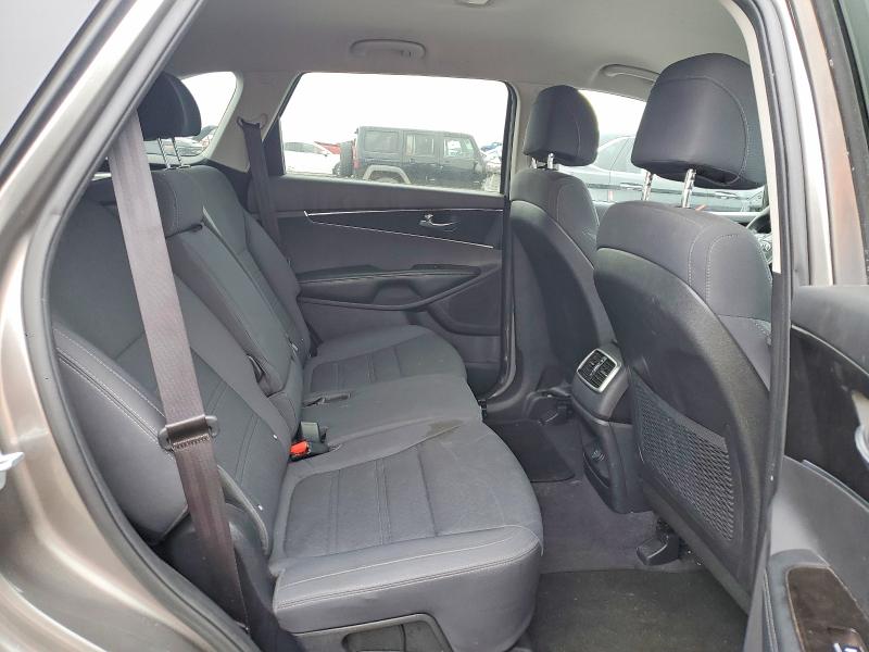 Photo 11 from auction – 2017 KIA SORENTO LX with VIN 5XYPG4A34HG223609