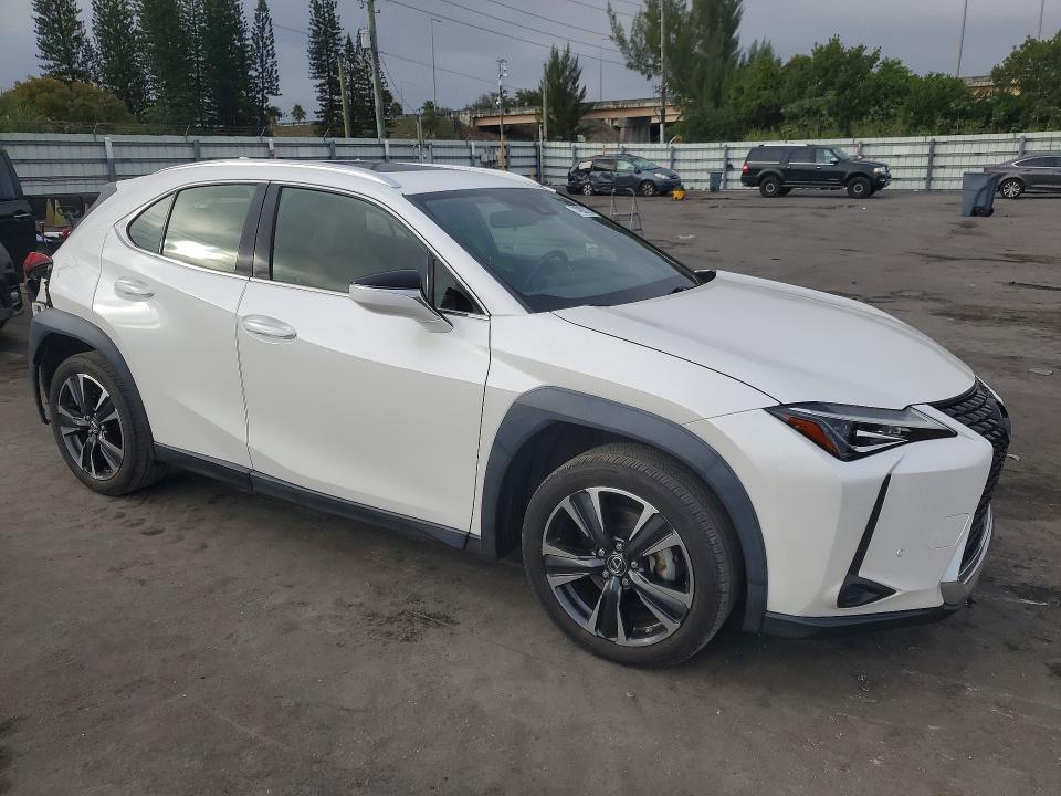 Photo 4 from auction – 2021 LEXUS UX with VIN JTHX3JBH8M2040396
