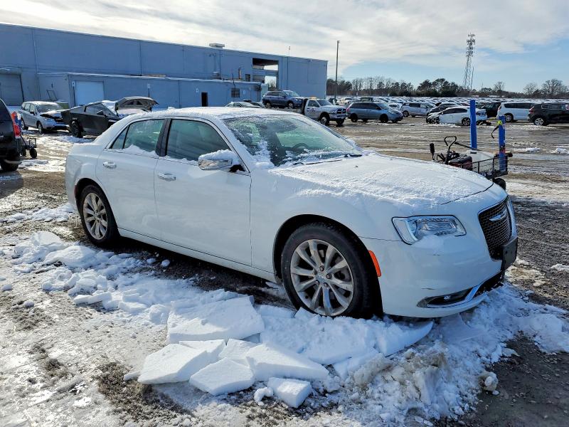 Photo 4 from auction – 2018 CHRYSLER 300 LIMITE with VIN 2C3CCAKG5JH154242