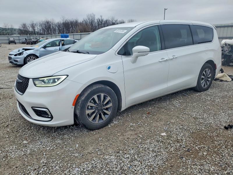 CHRYSLER PACIFICA H 2022 with VIN 2C4RC1L7XNR108622 - Photo from auction