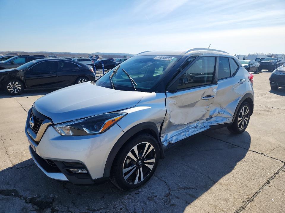 NISS KICKS 2019 with VIN 3N1CP5CU2KL481849 - Photo from auction