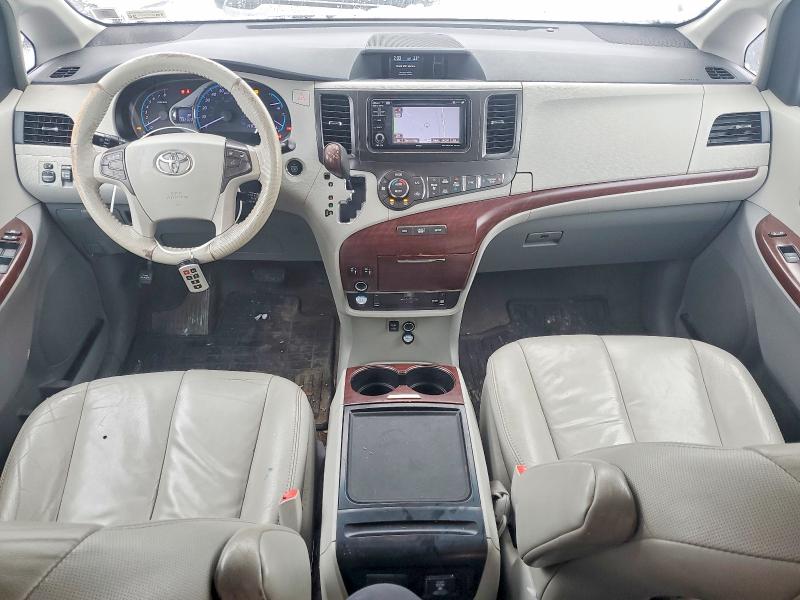Photo 8 from auction – 2013 TOYOTA SIENNA XLE with VIN 5TDYK3DC8DS322844