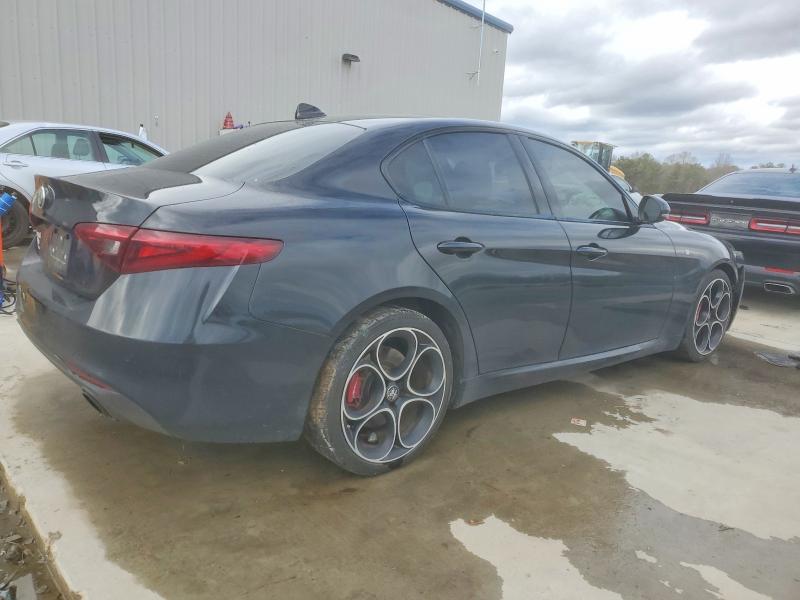 Photo 3 from auction – 2022 ALFA ROMEO GIULIA SUP with VIN ZARFAMBN9N7660730