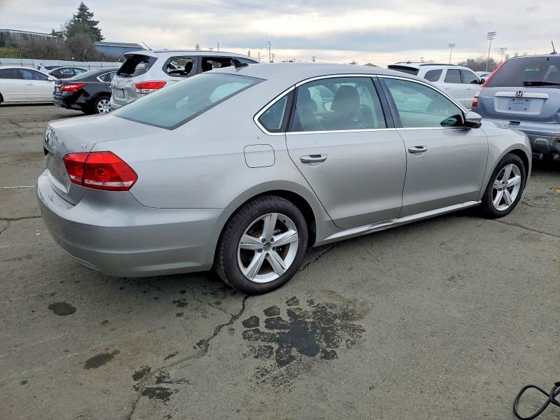 Photo 3 from auction – 2012 VOLKSWAGEN PASSAT SE with VIN 1VWBP7A30CC005611