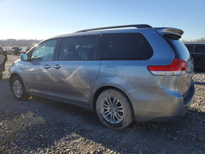 Photo 2 from auction – 2011 TOYOTA SIENNA XLE with VIN 5TDYK3DC6BS008400