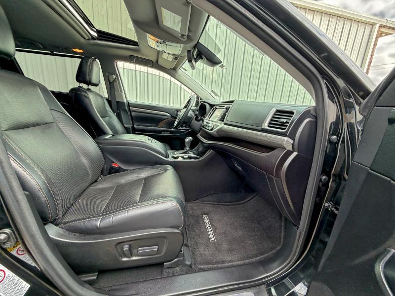 Photo 5 from auction – 2018 TOYOTA HIGHLANDER with VIN 5TDYZRFHXJS243386