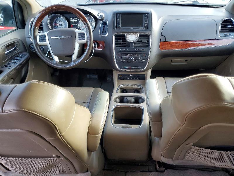 Photo 8 from auction – 2015 CHRYSLER TOWN & COU with VIN 2C4RC1GG3FR554753