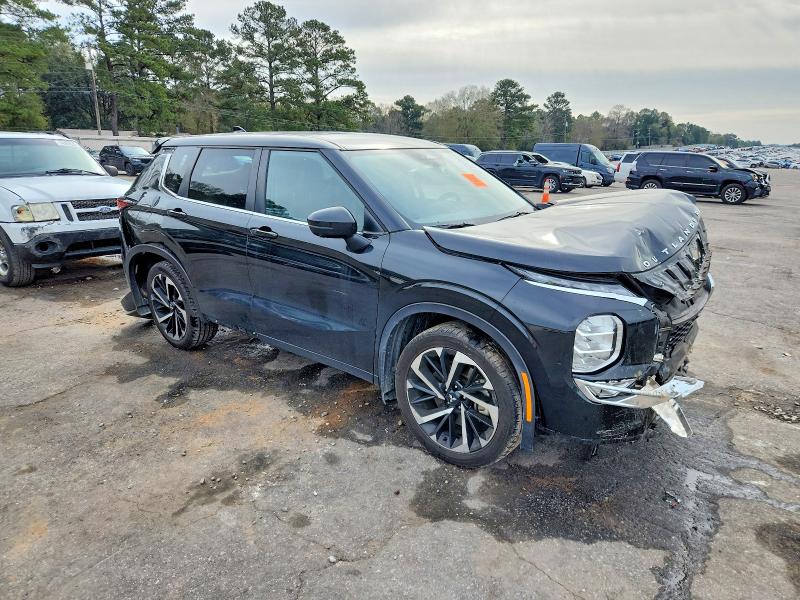 Photo 4 from auction – 2023 MITSUBISHI OUTLANDER with VIN JA4J3UA87PZ016607