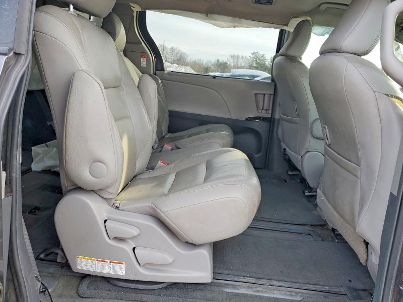 Photo 11 from auction – 2015 TOYOTA SIENNA XLE with VIN 5TDYK3DC2FS584068