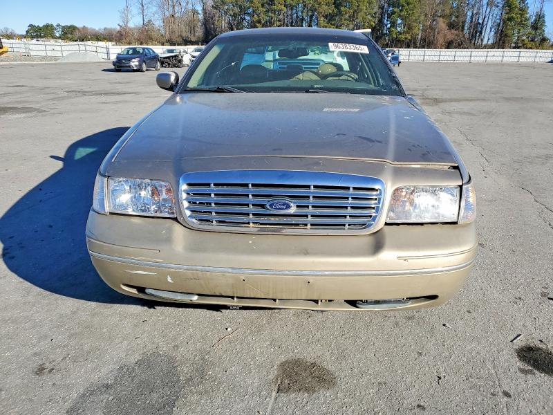 Photo 5 from auction – 2001 FORD CROWN VICTORIA with VIN 2FAFP74WX1X150526