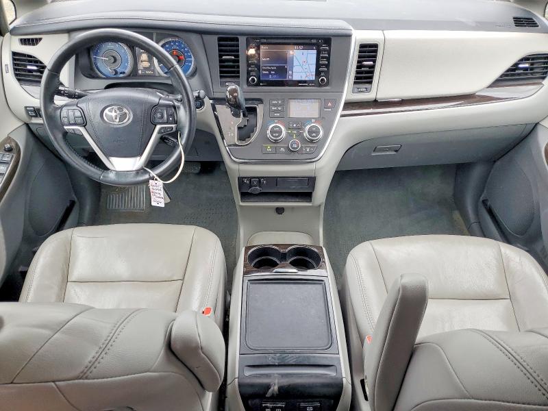 Photo 8 from auction – 2018 TOYOTA SIENNA XLE with VIN 5TDYZ3DC0JS942854