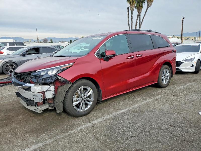 TOYOTA SIENNA 2025 with VIN 5TDJRKEC8SS234735 - Photo from auction