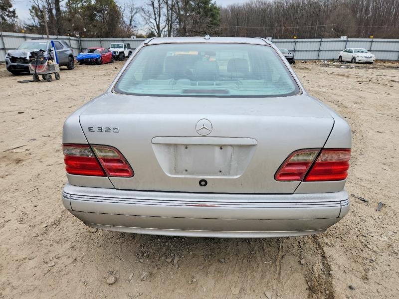Photo 6 from auction – 2002 MERCEDES-BENZ E 320 with VIN WDBJF65J42B500871