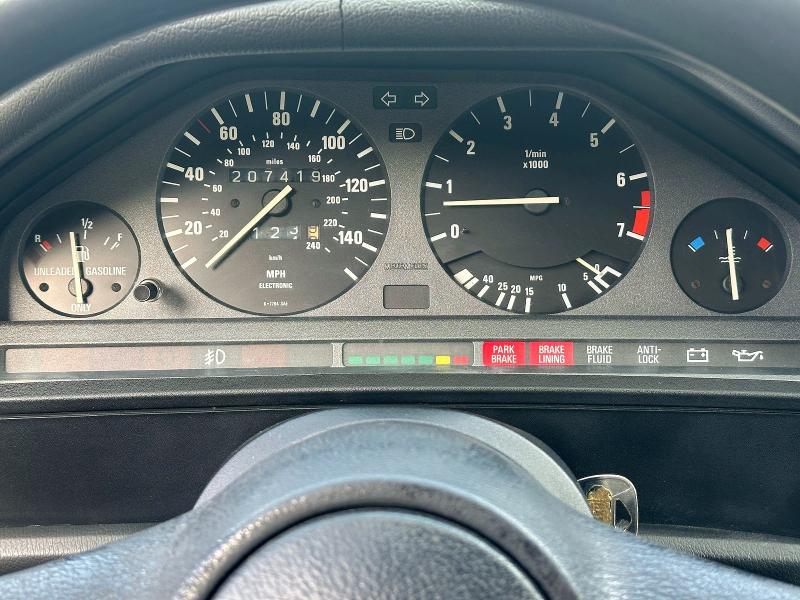 Photo 8 from auction – 1990 BMW 325 I with VIN WBAAA1317LAE58144