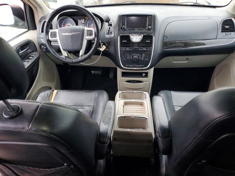 Photo 8 from auction – 2014 CHRYSLER TOWN & COU with VIN 2C4RC1BG1ER343542