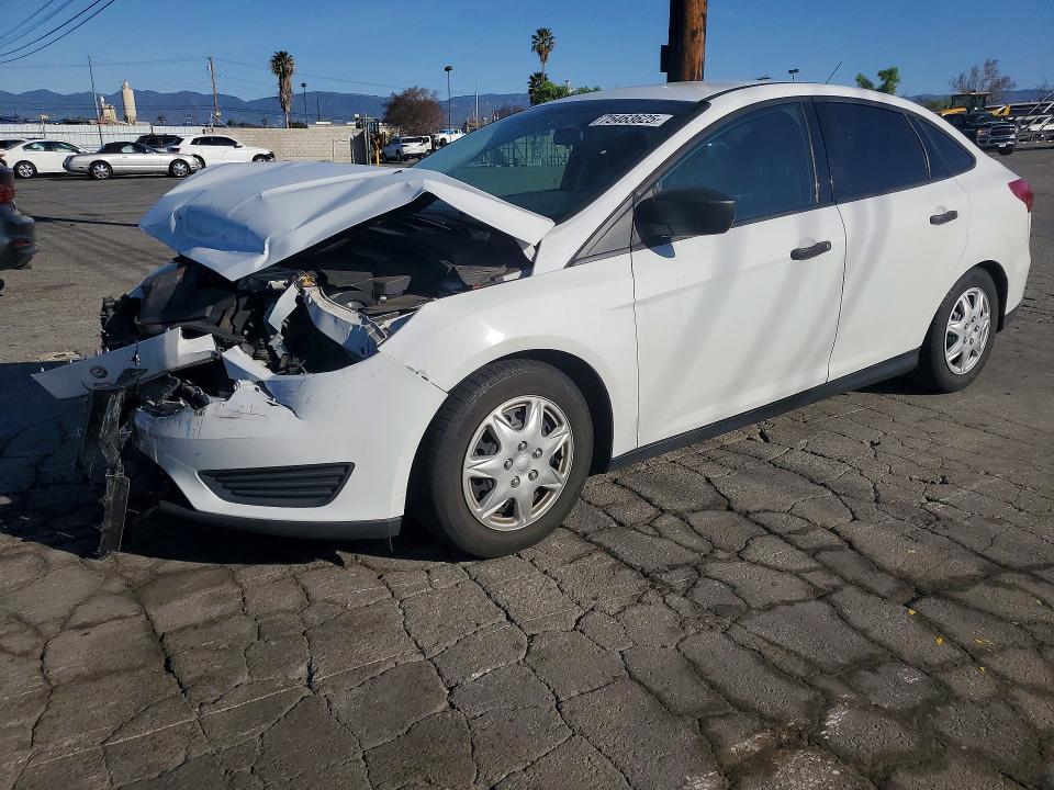 FORD FOCUS 2015 with VIN 1FADP3E23FL300315 - Photo from auction