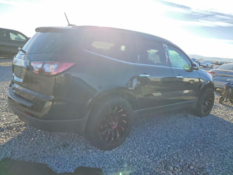Photo 3 from auction – 2017 CHEVROLET TRAVERSE with VIN 1GNKRGKD5HJ179480